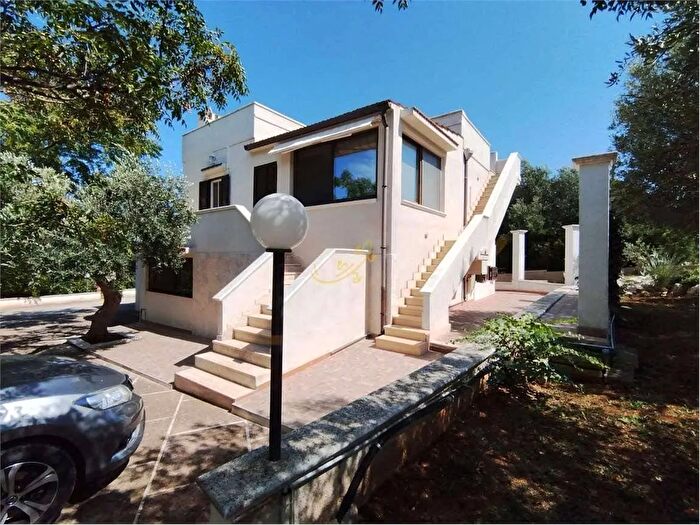 Casa con 5 locali in vendita in Ostuni