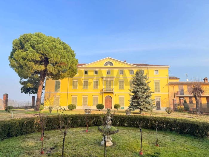 Casa con 6 locali in vendita in via Ferraris Napoleone, Centro, Castel San Giovanni