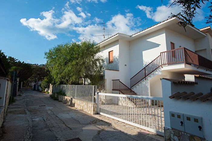 Appartamento quadrilocale in vendita in Via Plaja, Centro, Castellammare del Golfo