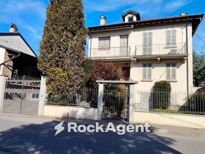 Casa con 6 locali in vendita in Via Montebello, Centro, Barbianello