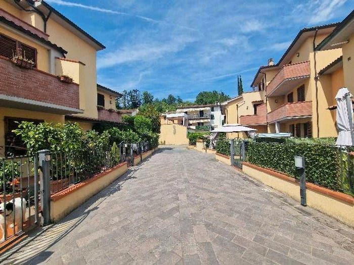 Casa con 6 locali in vendita in Via Val di Pesa, Ginestra Fiorentina, Lastra a Signa