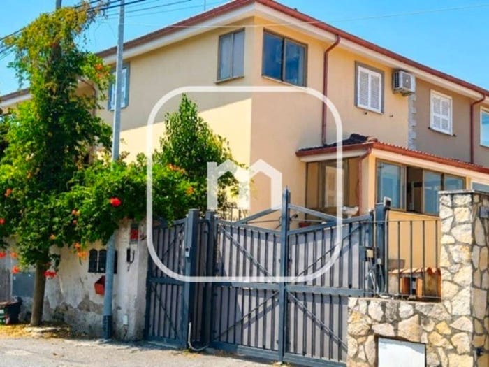 Casa quadrilocale in vendita in Via Bolotana, Rocca Cencia, Roma