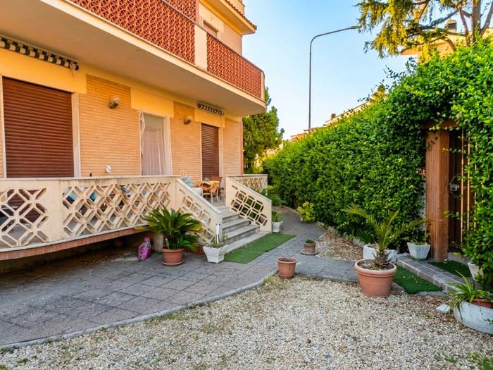 Casa con 6 locali in vendita in Via Pier Luigi Nervi, Centro, Ladispoli