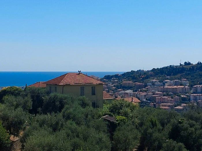 Casa con 6 locali in vendita in Via Fanny Roncati Carli, Oneglia, Imperia