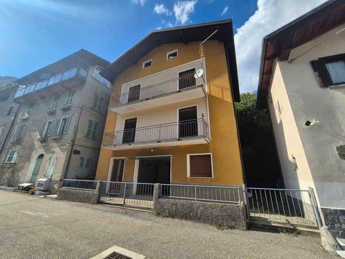 Casa con 6 locali in vendita in Via Roma, Balmuccia
