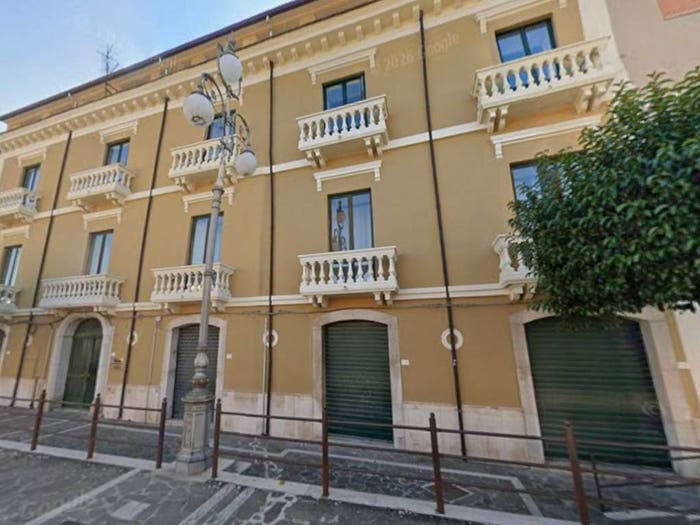 Appartamento con 6 locali in vendita in via roma, Pratola Serra