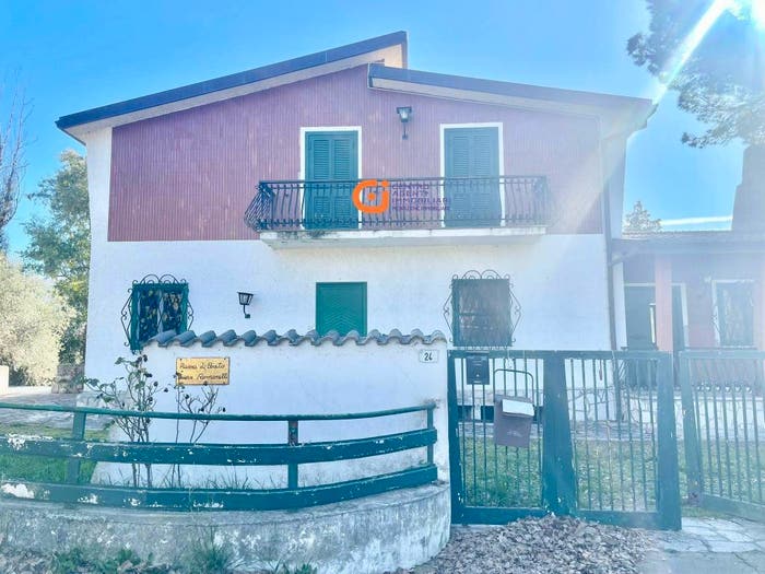 Casa con 6 locali in vendita in Via Marzabotto, Talocci, Fara in Sabina