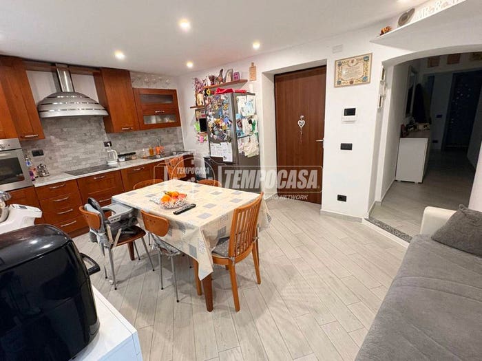 Casa con 5 locali in vendita in Via Nazionale, Cucciago