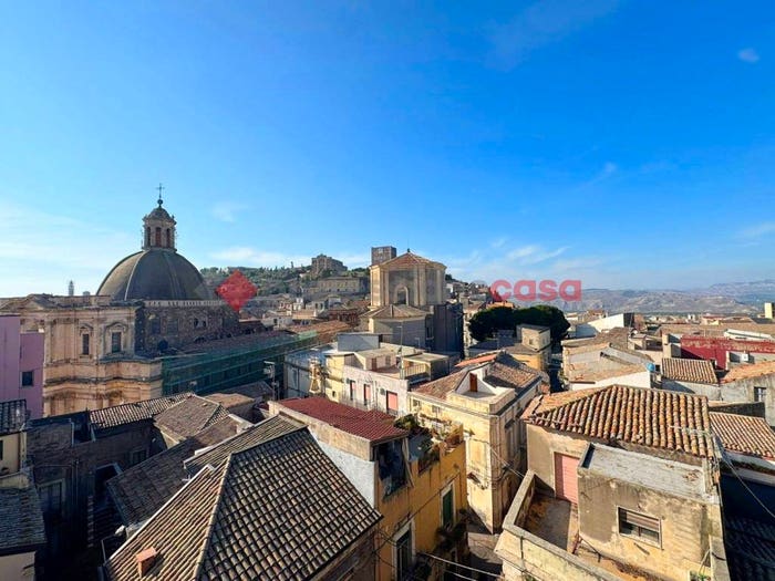 Appartamento con 5 locali in vendita in Via Battiati, Paternò