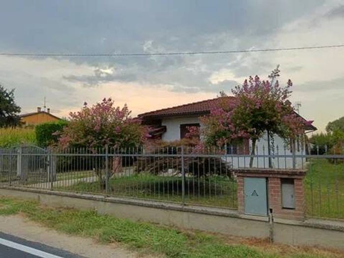 Casa quadrilocale in vendita in Pieve Porto Morone
