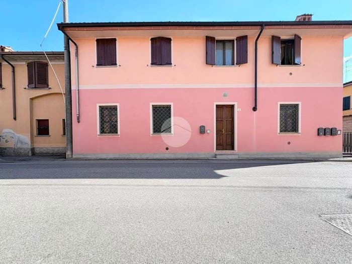 Appartamento trilocale in vendita in Via Elio Crotti, Sesto Cremonese, Sesto ed Uniti
