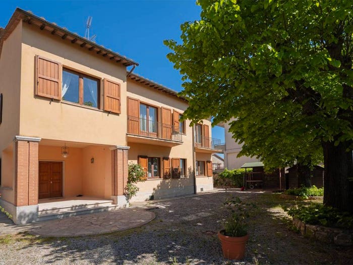 Casa con 6 locali in vendita in Via della Circonvallazione, Montepulciano