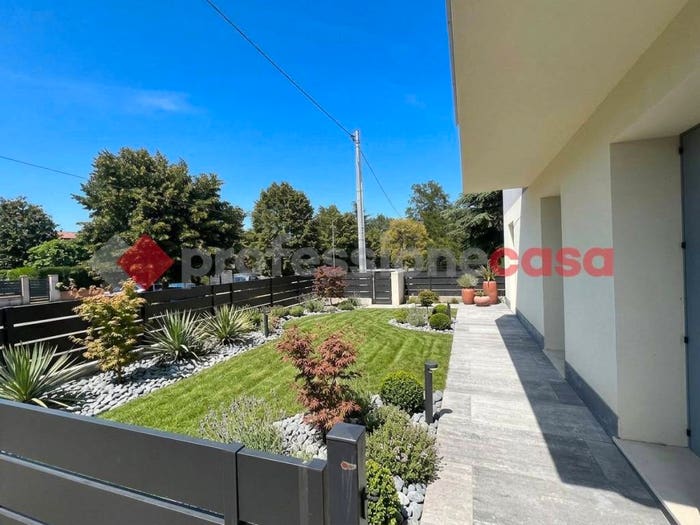 Appartamento con 5 locali in vendita in Via Canale, Centro, Casalgrande