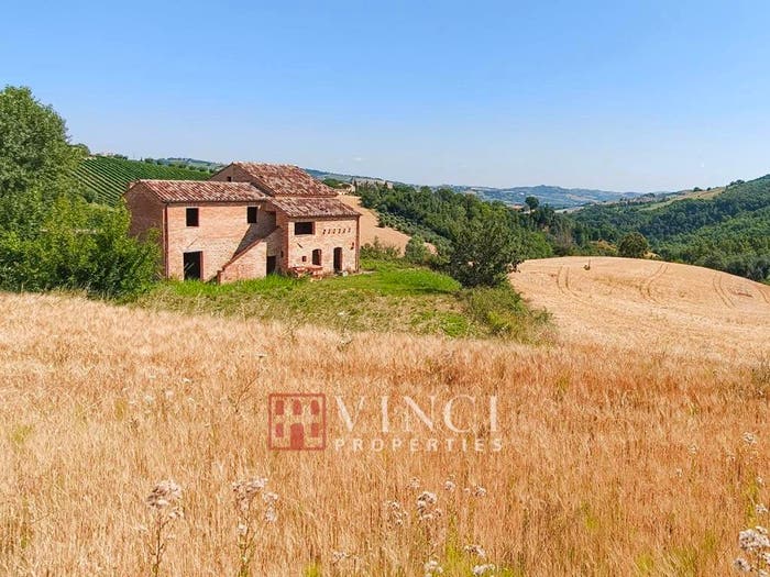 Casa con 6 locali in vendita in Montedinove