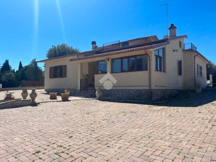 Appartamento con 6 locali in vendita in VIA CARLO ALBERTO, Porchiano, Amelia