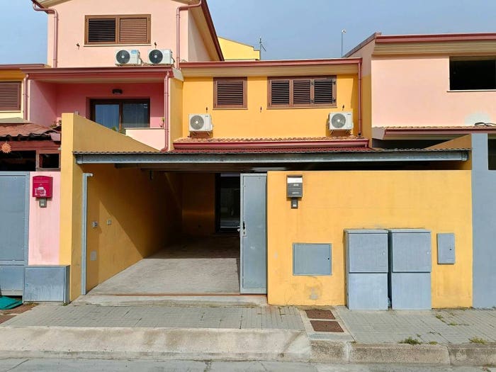 Casa trilocale in vendita in Via Ugo La Malfa, Decimoputzu