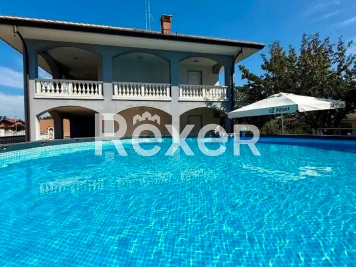Casa con 6 locali in vendita in Via Agostino Luogo, Divignano