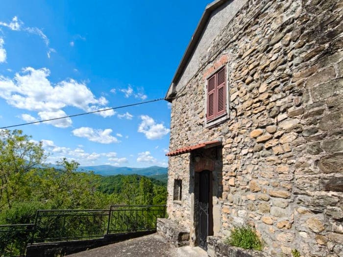 Casa con 6 locali in vendita in Via Arella, Licciana Nardi