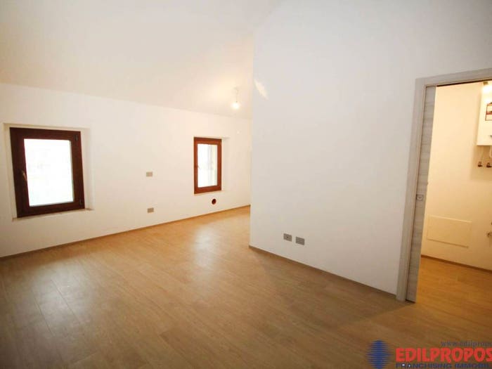 Appartamento bilocale in vendita in Via Genova, Lazzate