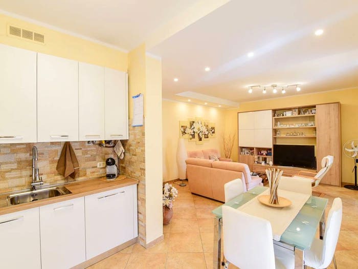 Appartamento trilocale in vendita in Via Alcide De Gasperi, Centro, Asso