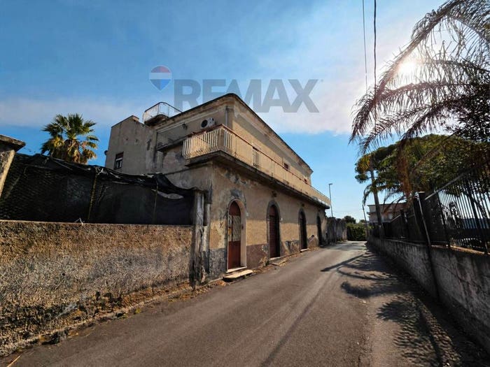 Casa con 6 locali in vendita in Misterbianco