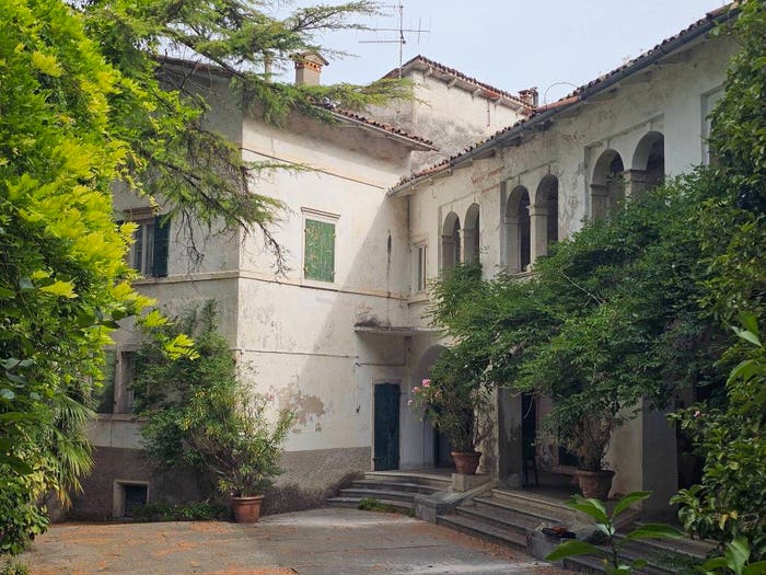 Casa trilocale in vendita in Via Vecchia Postale, Peri, Dolcè