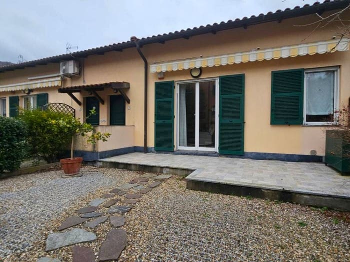 Casa quadrilocale in vendita in Via Vittorio Veneto, Centro, Mignanego