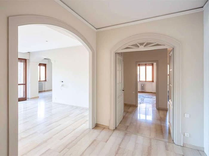 Appartamento con 5 locali in vendita in Via Lodovico Antonio Vincenzi, San Faustino, Modena