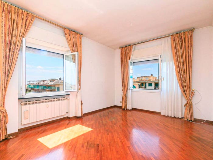 Appartamento con 6 locali in vendita in Via Nicola Fabrizi, Quarto, Genova