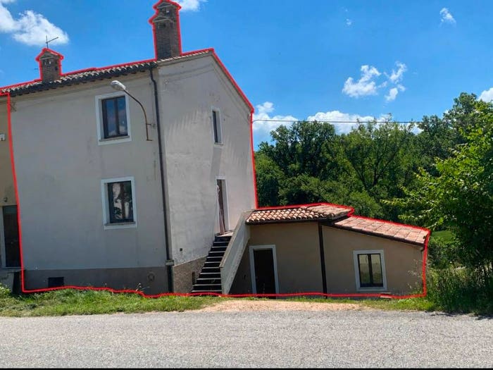 Casa con 5 locali in vendita in Frazione Attiggio, Fabriano