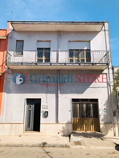 Casa con 8 locali in vendita in Via Benedetto Cairoli, Salice Salentino