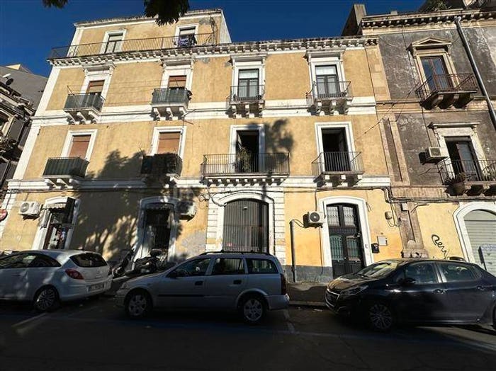 Appartamento trilocale in vendita in Piazza Angelo Majorana, Centro Storico, Catania