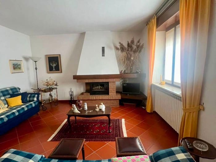 Casa con 5 locali in vendita in Via Roma, Centro, Varsi