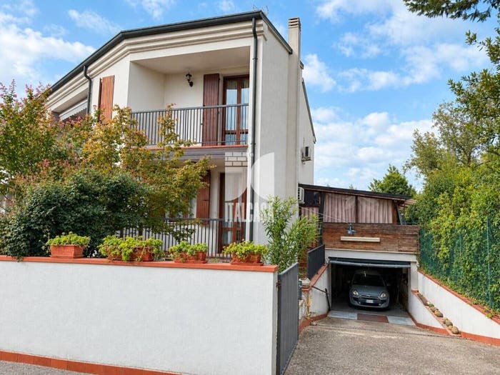 Casa con 6 locali in vendita in Lunetta Frassino, Mantova