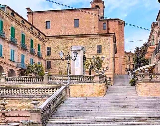 Casa con 6 locali in vendita in Via Michelangelo Buonarroti, Colonnella