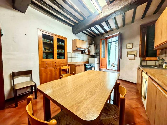 Appartamento con 5 locali in vendita in Via Cennano, Città, Montevarchi