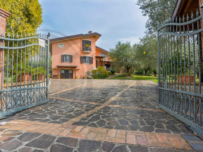 Casa con 6 locali in vendita in Via Colle La Penna, Maenza