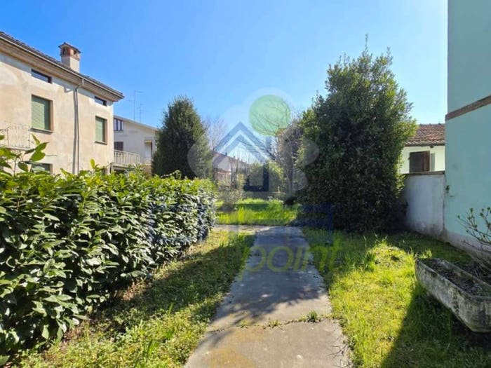 Casa con 6 locali in vendita in via Rosario, Centro, Guastalla