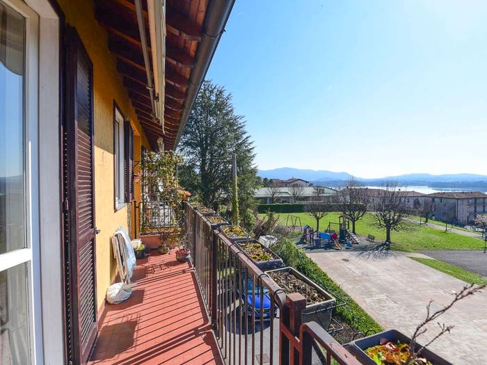 Appartamento trilocale in vendita in Via M Buonarroti, Centro, Erba
