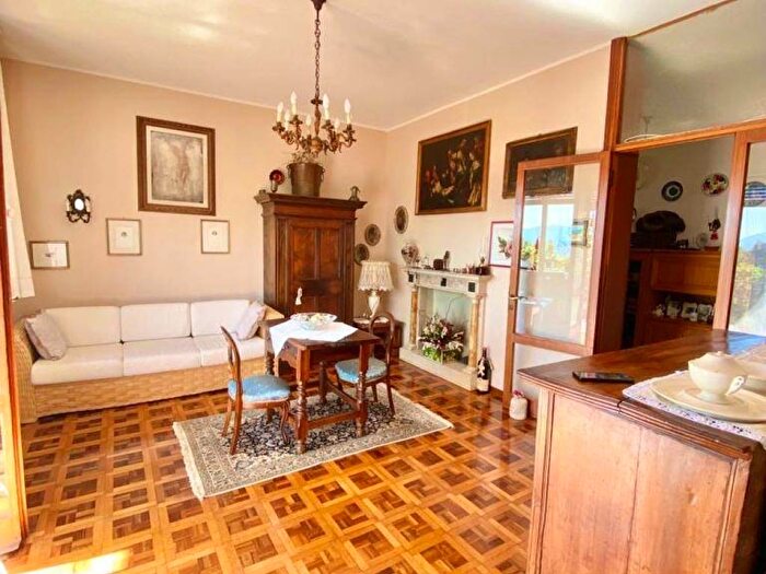 Appartamento con 6 locali in vendita in Via delle Mura, Centro, Urbino