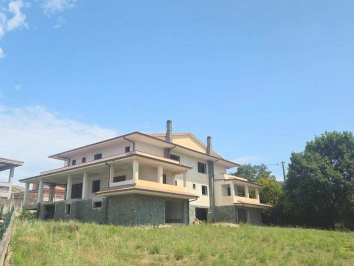 Casa con 6 locali in vendita in Viale via C A Della Chiesa snc, Marcellinara
