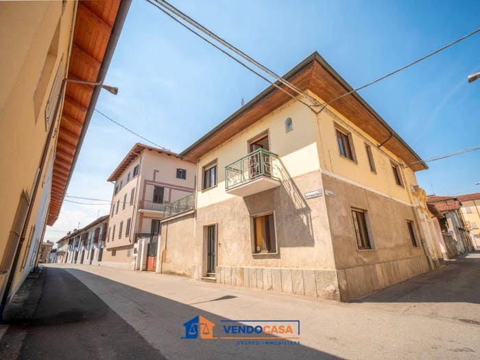 Casa con 5 locali in vendita in Via Don Vincenzo Ropolo, Centro, Villafranca Piemonte