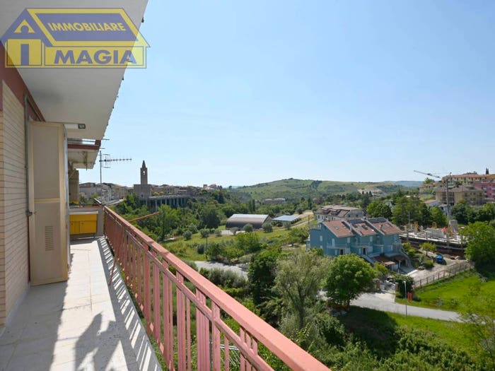 Appartamento con 5 locali in vendita in Viale Rimembranze, Centro, Appignano del Tronto
