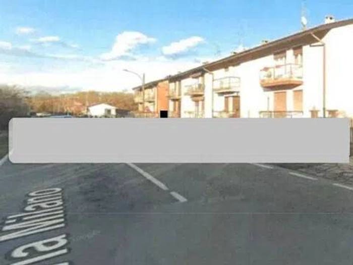 Appartamento trilocale in vendita in Via Milano, Angera