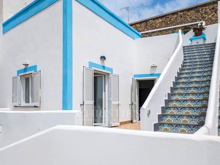 Appartamento quadrilocale in vendita in Via Montagna di Santa Maria, Le Forna, Ponza