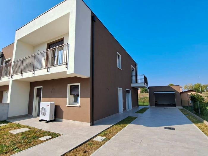 Casa con 6 locali in vendita in Via Pomposa, Ferrara