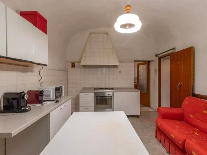 Casa con 6 locali in vendita in Viale Della Costituzione, Centro, Pomarance