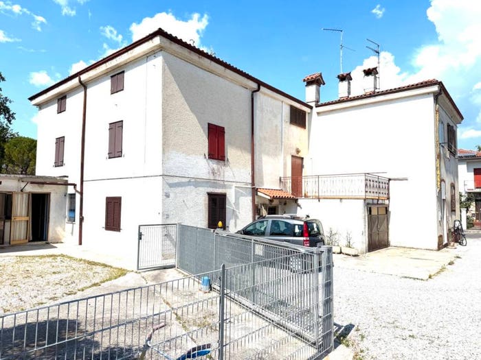 Casa con 6 locali in vendita in Via Cesare Battisti, Centro, Staranzano