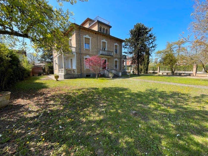 Casa con 6 locali in vendita in Via Borgo Giardino, Castelnuovo Belbo
