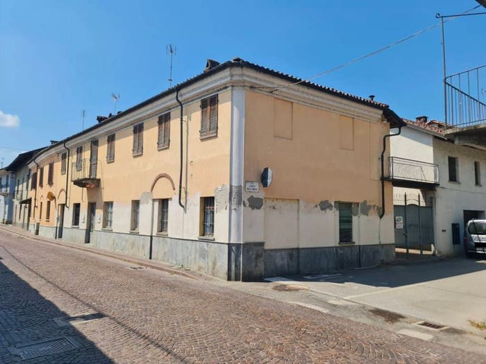 Casa con 6 locali in vendita in Via Caduti della Libertà, Centro, Casalgrasso